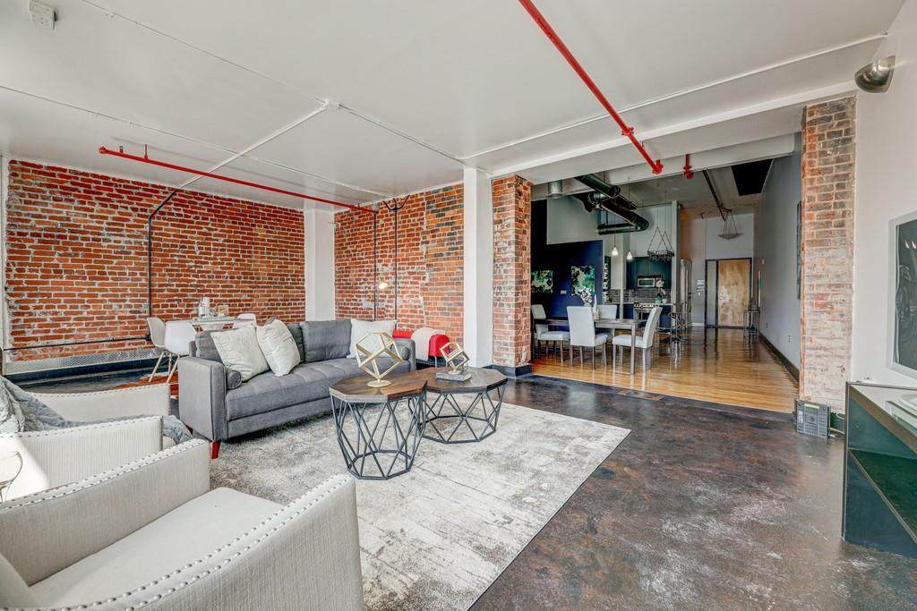 87 Peachtree Street - Photo 1
