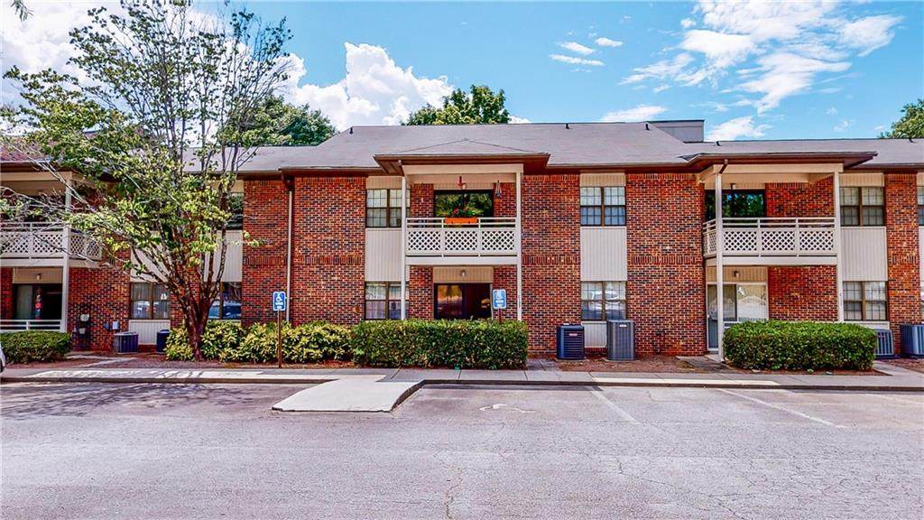 475 Mount Vernon Highway - Photo 1