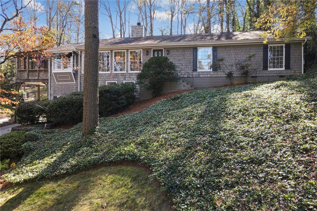 77 Putnam Circle - Photo 1