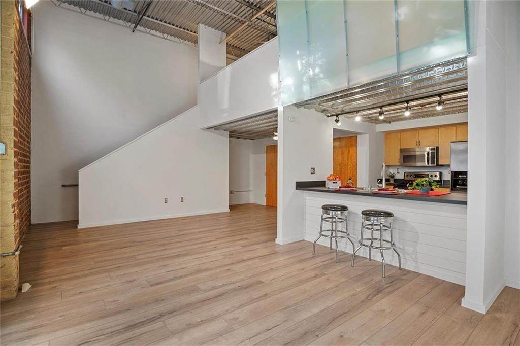 195 Arizona Avenue - Photo 1