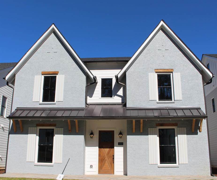 1822 Commons Circle - Photo 1