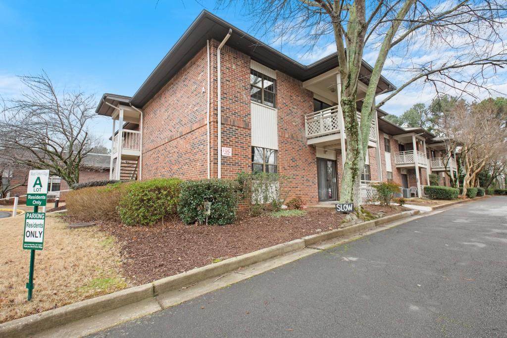 475 Mount Vernon Highway - Photo 1