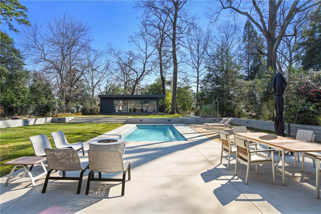 433 Brentwood Drive - Photo 1