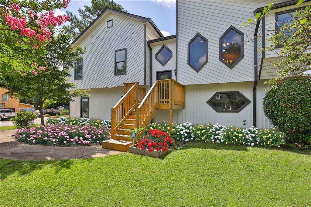 560 Canterbury Lane - Photo 1
