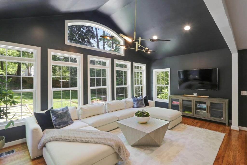 3911 Wieuca Road - Photo 1