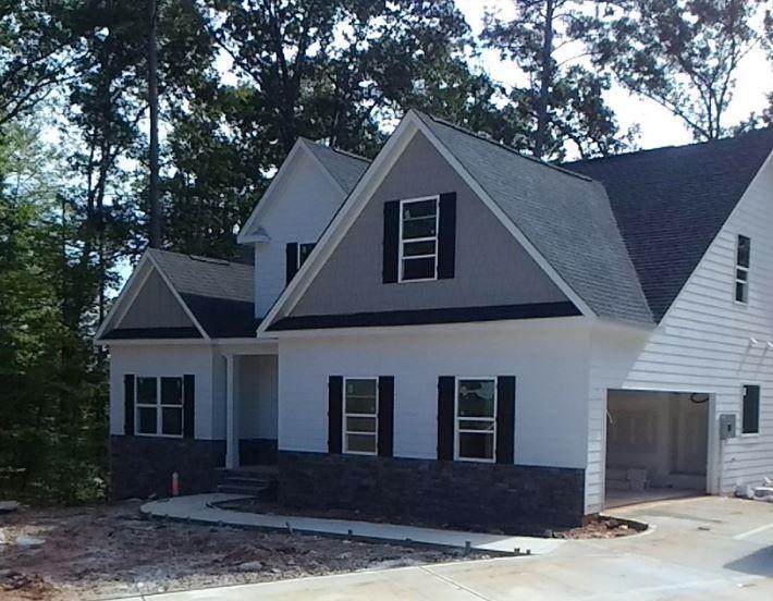 140 Hawthorn Lane - Photo 1