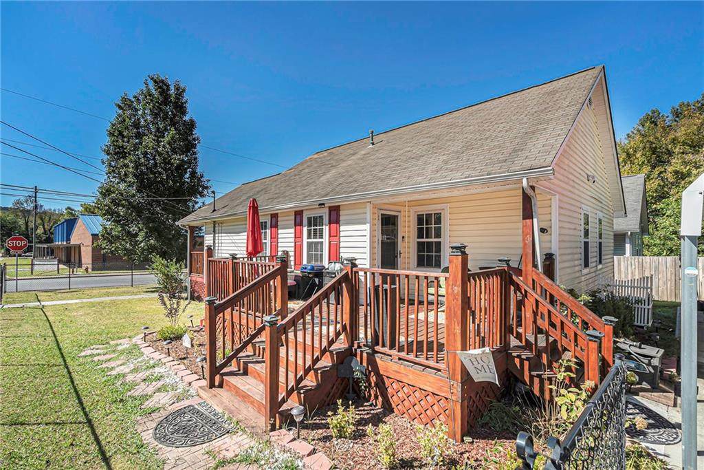 213 Hardy Avenue - Photo 1