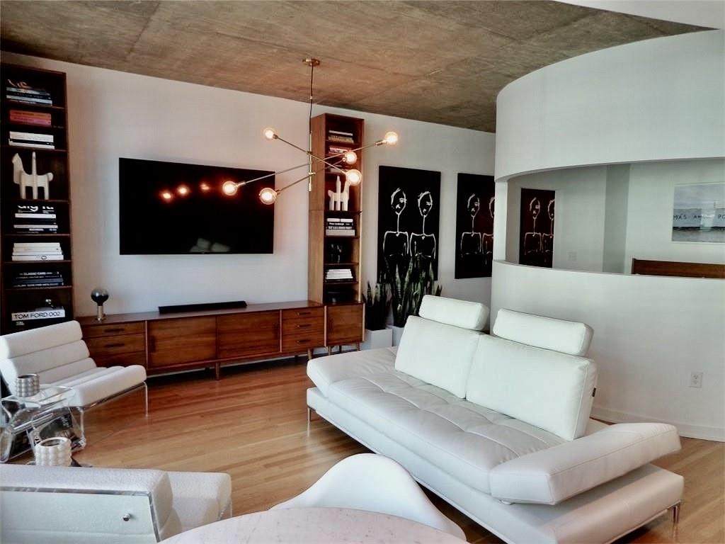 923 Peachtree Street - Photo 1