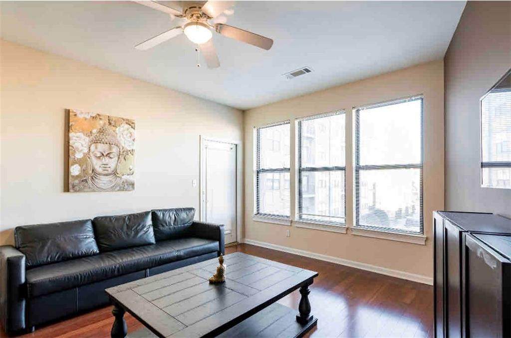 898 Oak Street - Photo 1