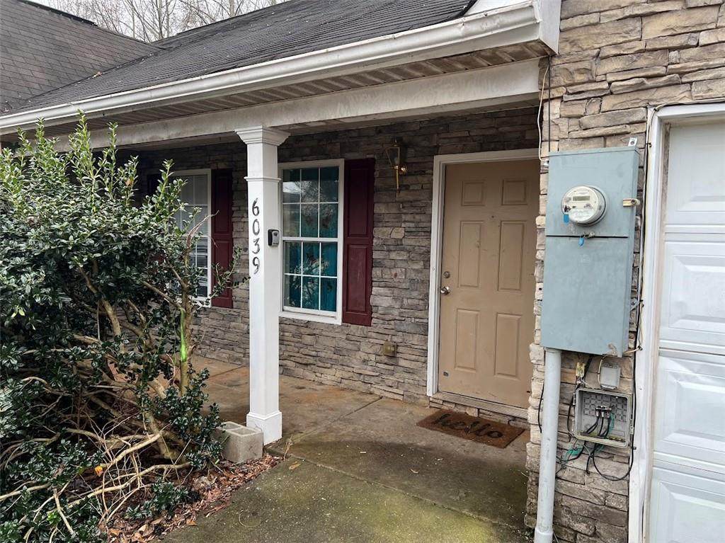 6039 Creekerton Boulevard - Photo 1