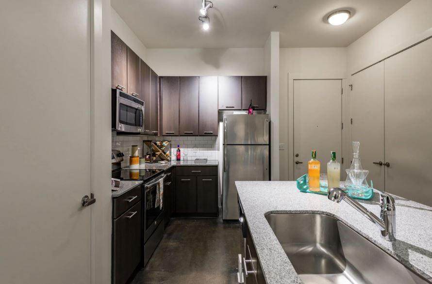 1391 Collier Road - Photo 1