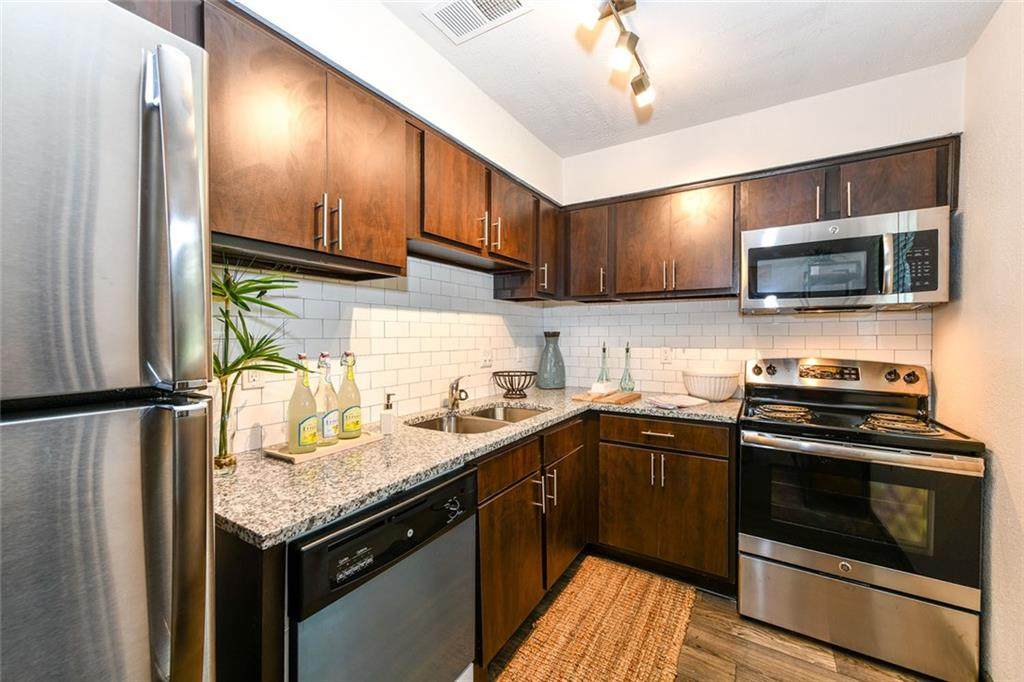 501 River Parkway - Photo 1