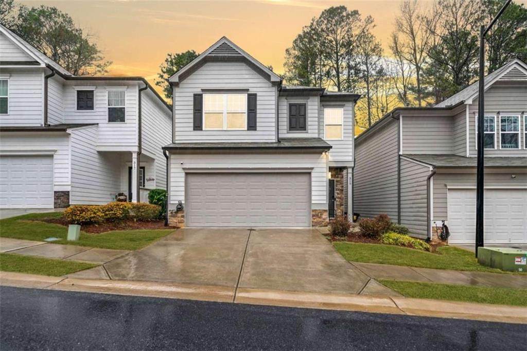 319 Pinewood Drive - Photo 1