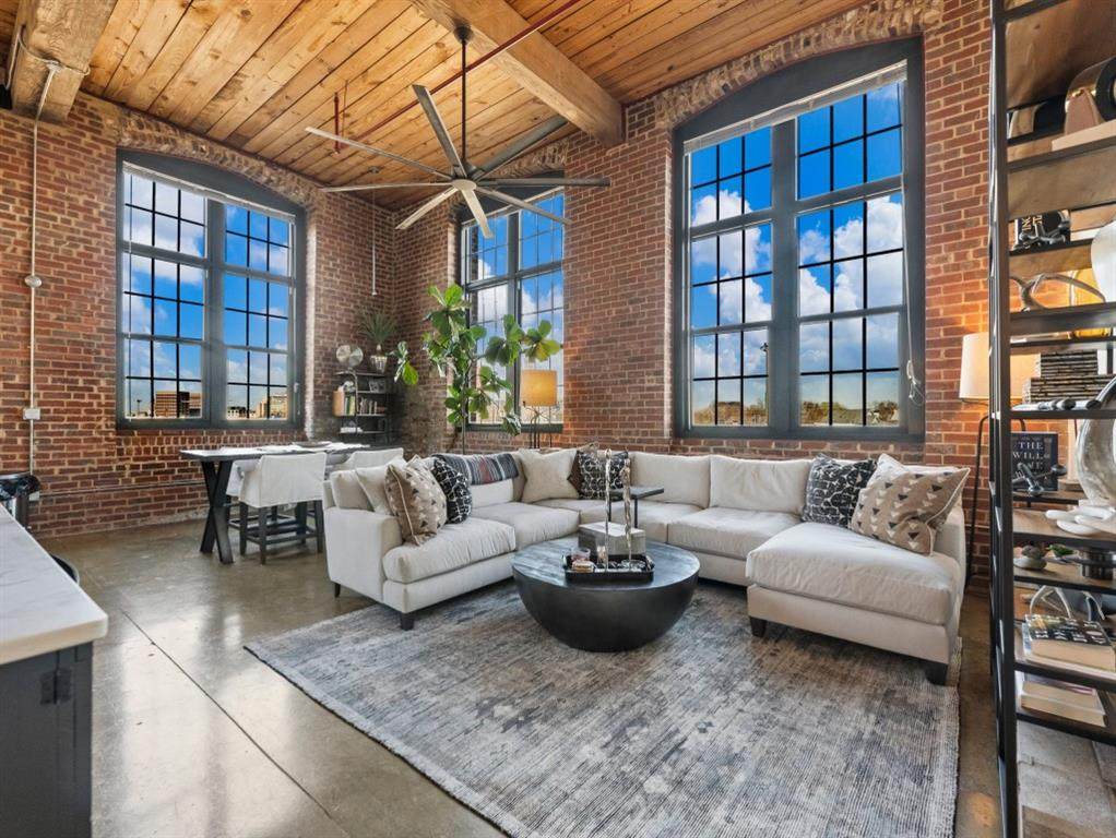 170 Boulevard - Photo 1