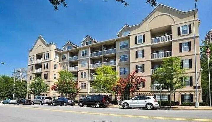 1075 Peachtree Walk - Photo 1