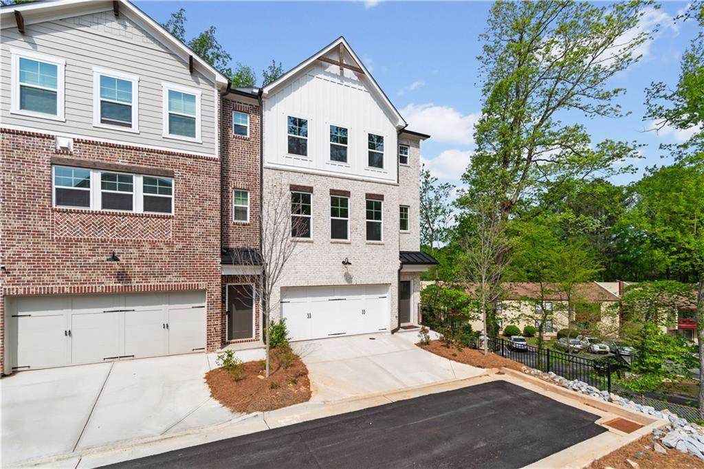 586 Avondale Park Circle - Photo 1
