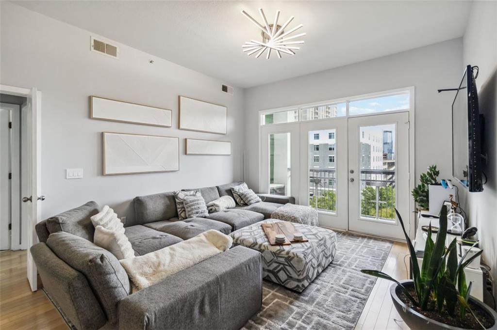 390 17TH Street - Photo 1