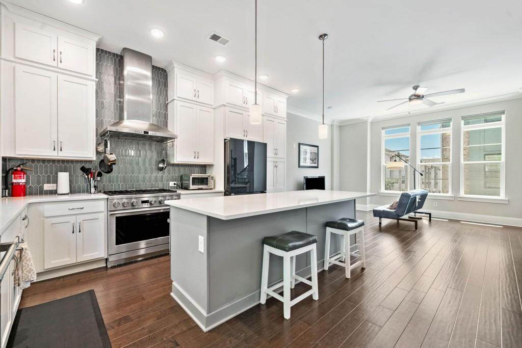 597 Broadview Place - Photo 1