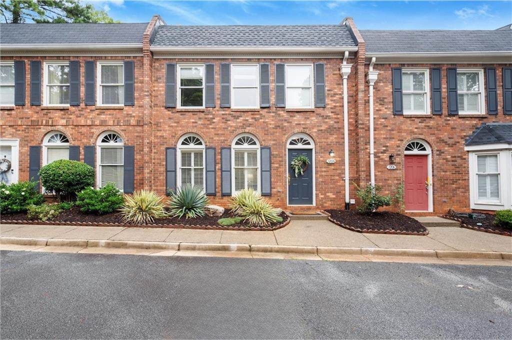 7206 Saint Charles Square - Photo 1