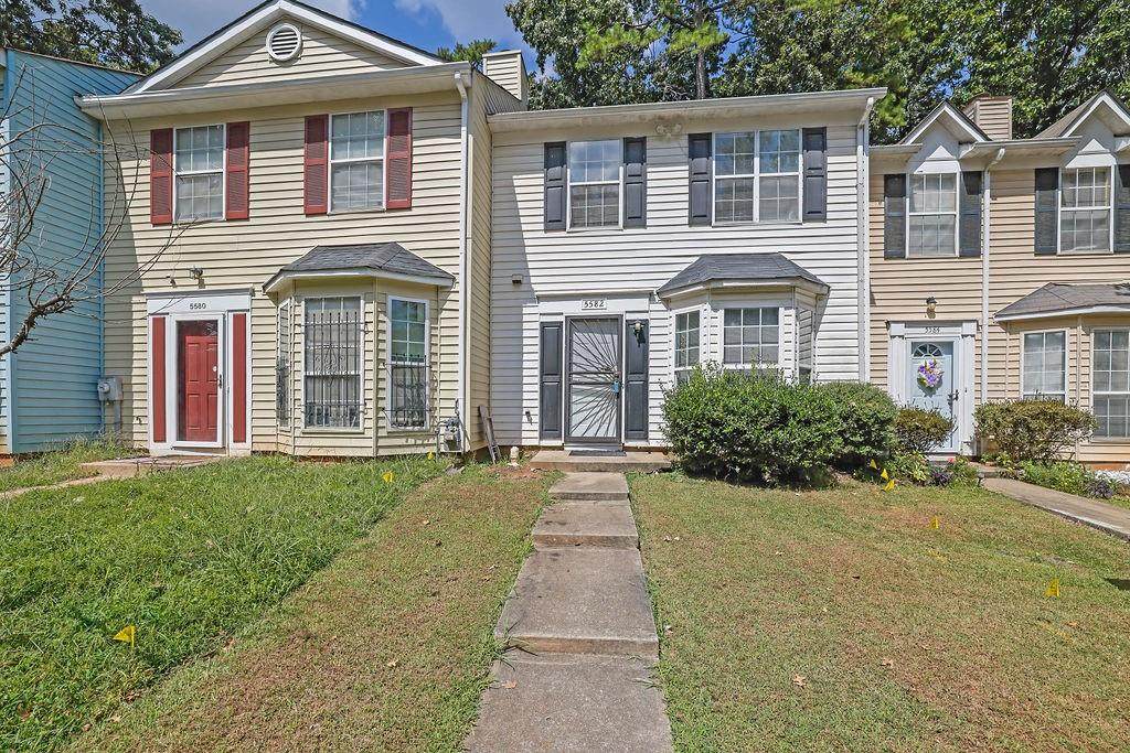 5582 Stonington Trace Parkway - Photo 1