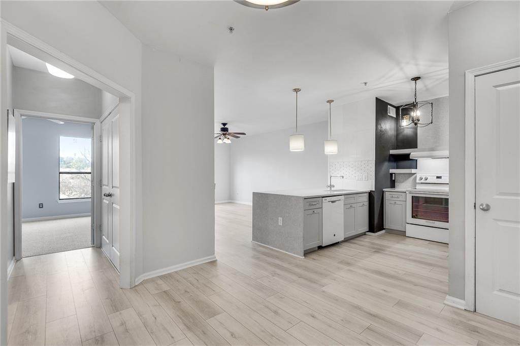 821 Ralph Mcgill Boulevard - Photo 1