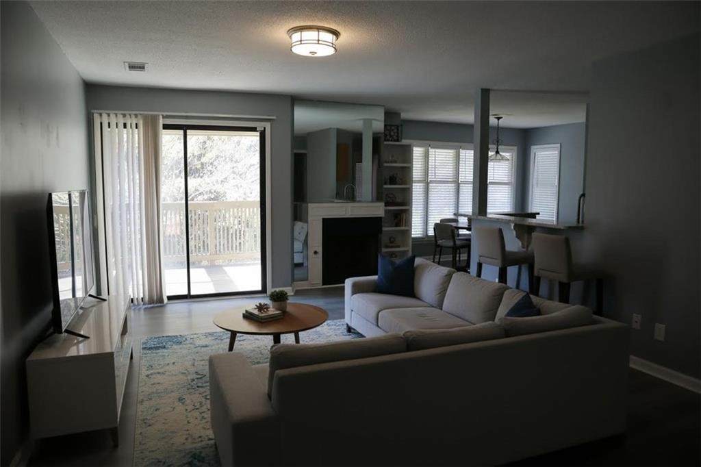 1103 Garden Court - Photo 1