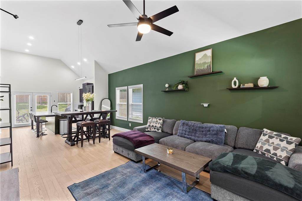 624 Robert Street - Photo 1