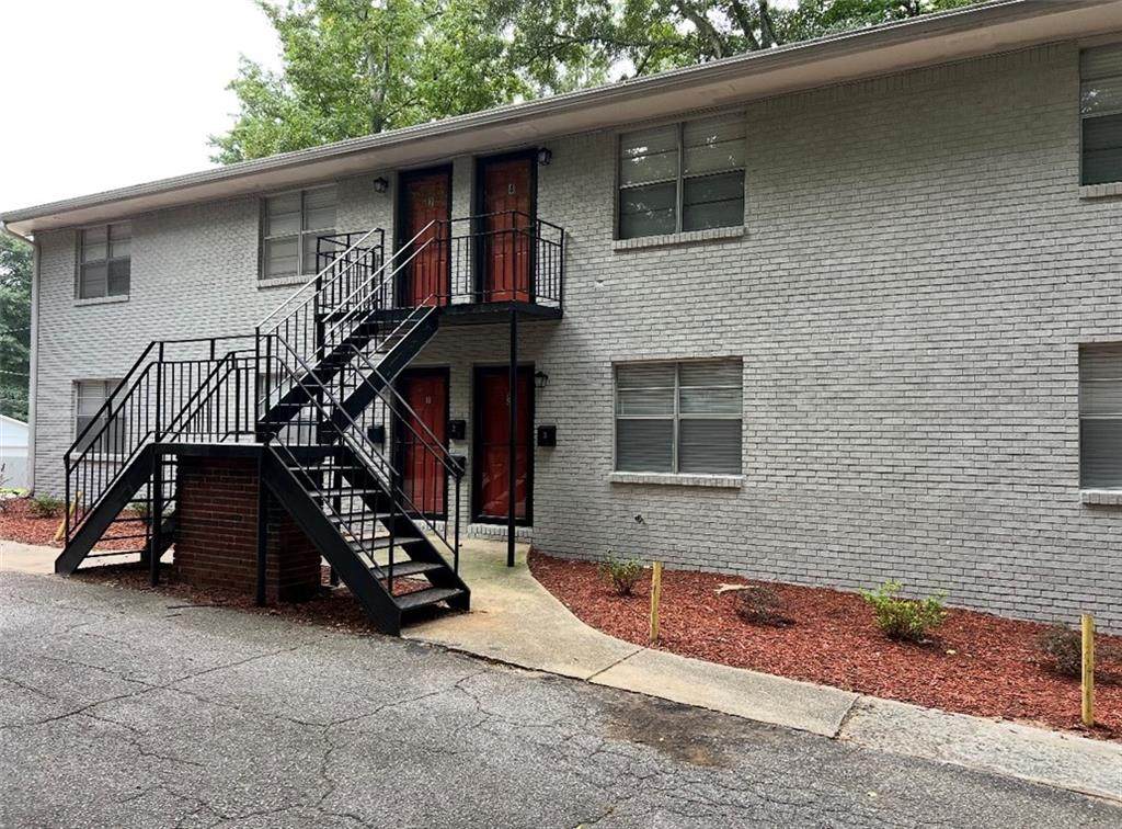 2637 Lester Street - Photo 1