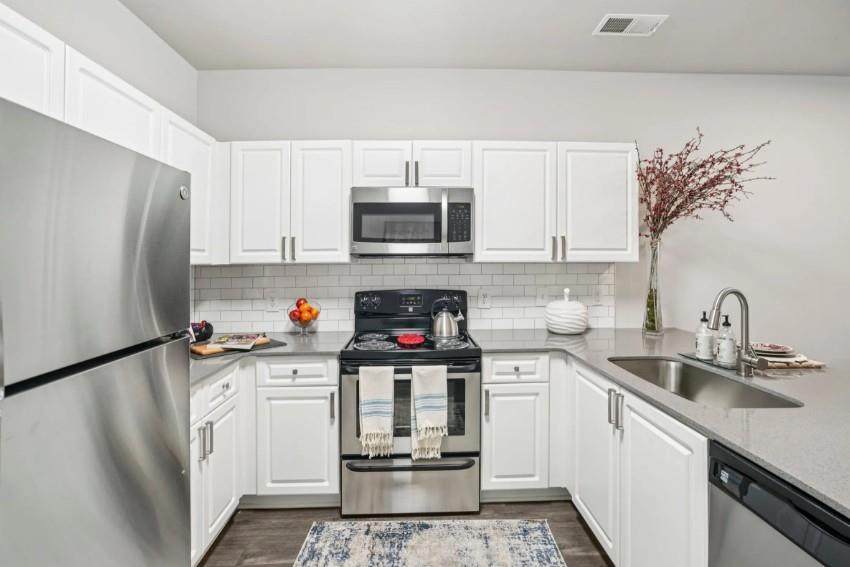 405 Phillip Boulevard - Photo 1