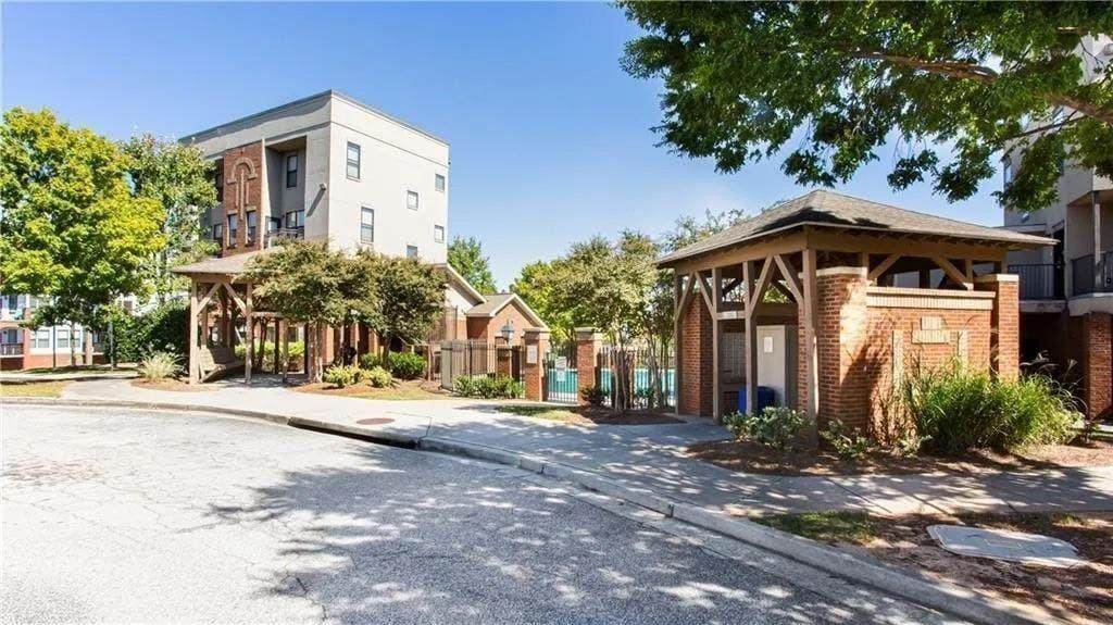 898 Oak Street - Photo 1