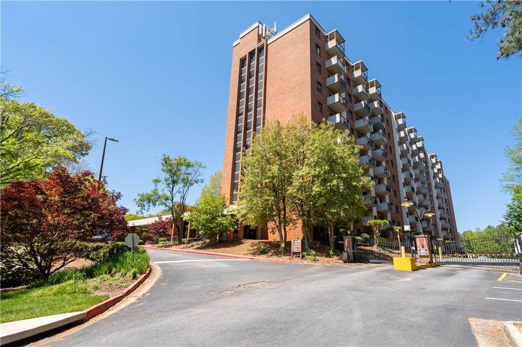 300 Johnson Ferry Road - Photo 1