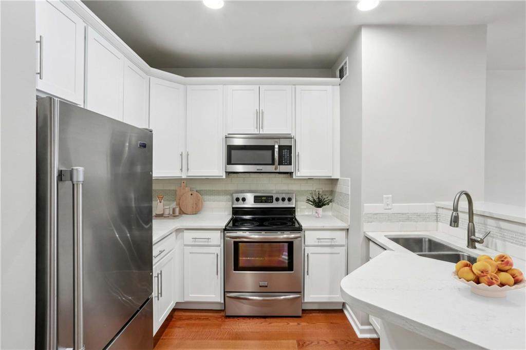 821 Ralph Mcgill Boulevard - Photo 1
