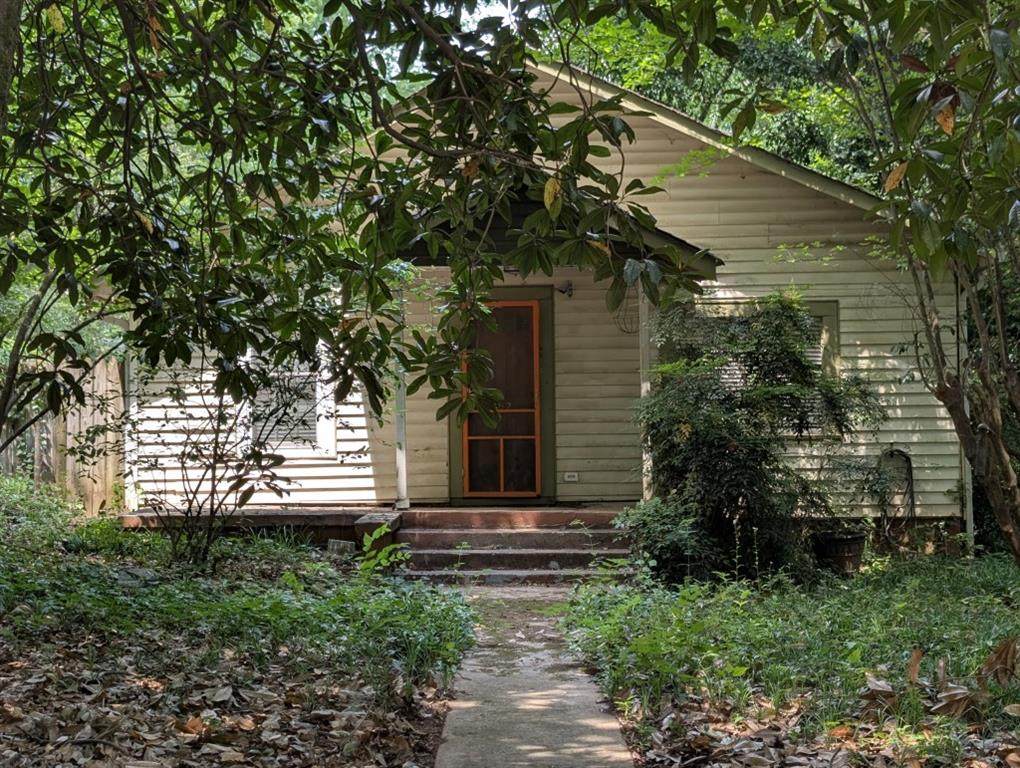 652 Hobart Avenue - Photo 1