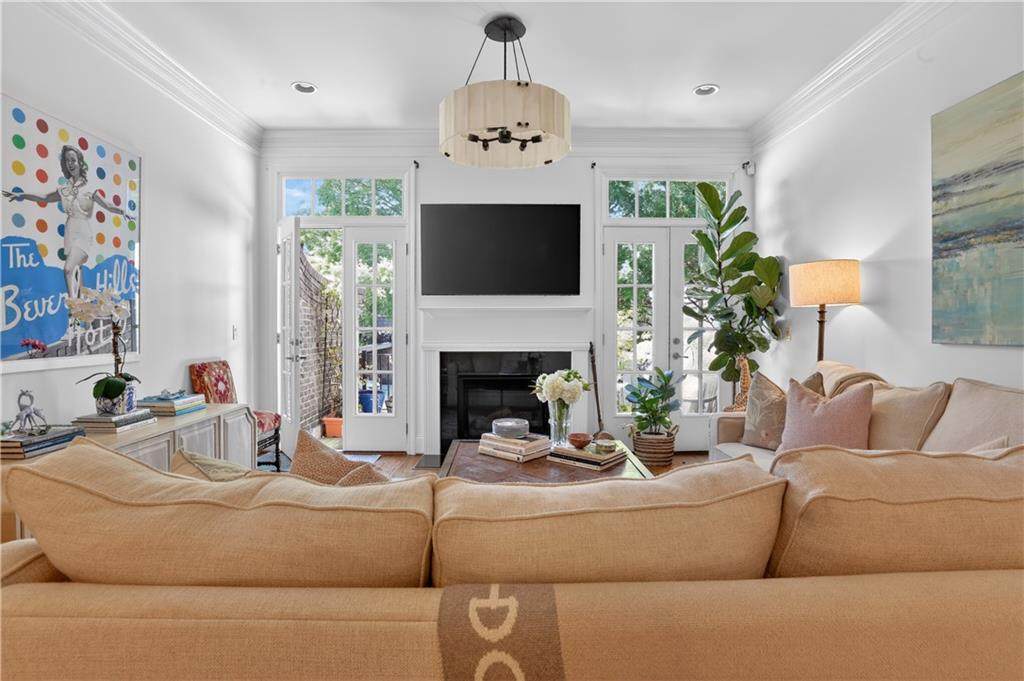 3552 Roswell Road - Photo 1