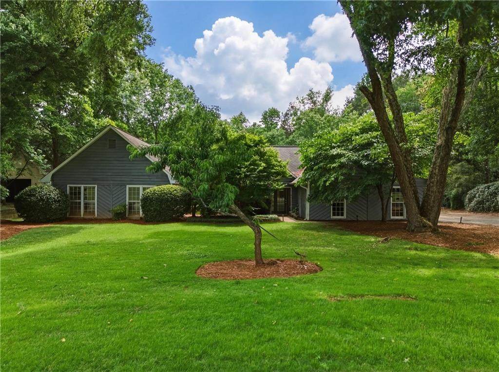 555 Saddle Creek Circle - Photo 1