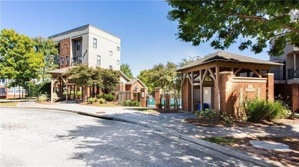 898 Oak Street - Photo 1