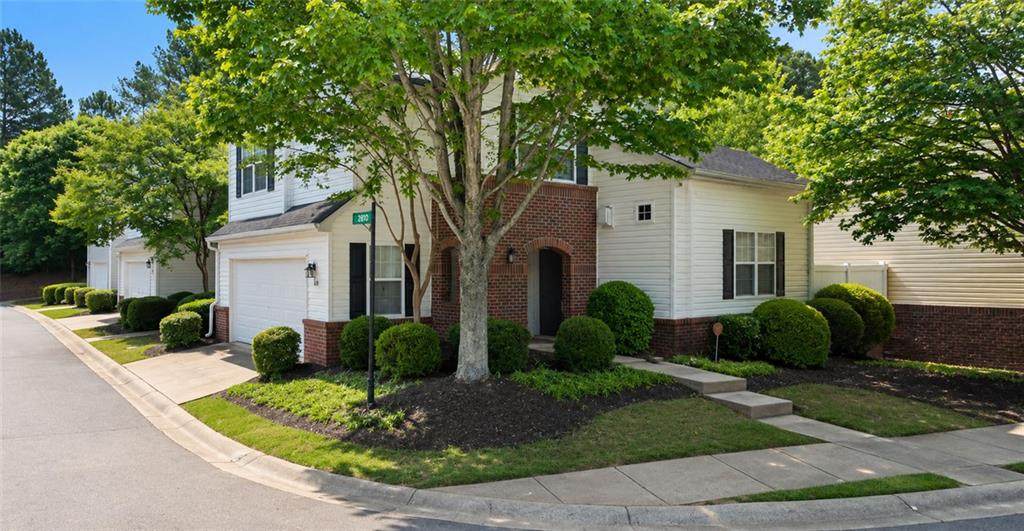 606 Oaks Drive - Photo 1