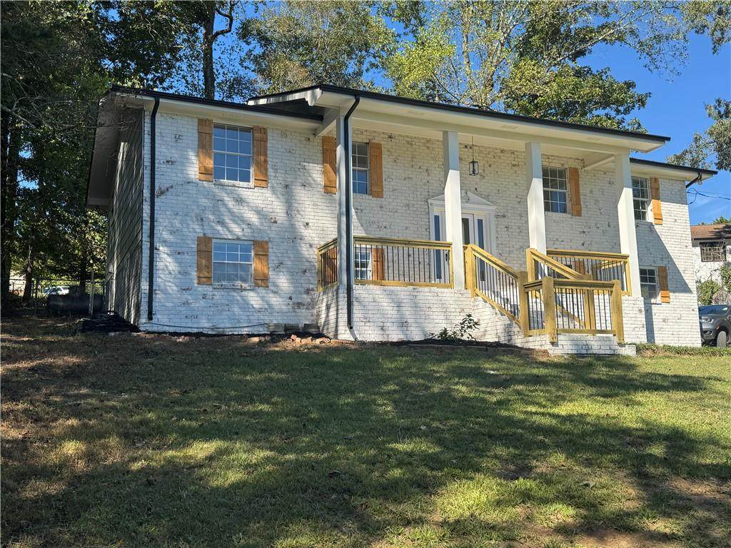 4004 Pinewood Drive - Photo 1