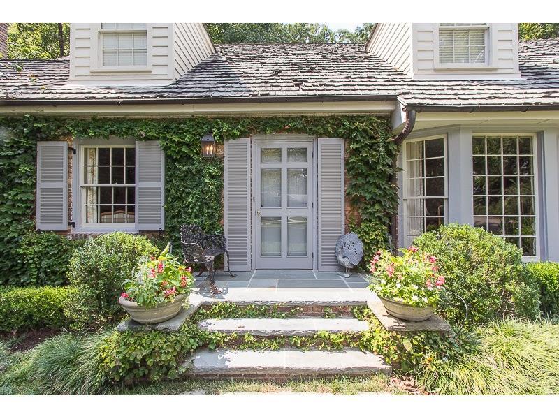 3000 Rhodenhaven Drive NW, Atlanta, GA 30327 (MLS #5745554) :: North Atlanta Home Team