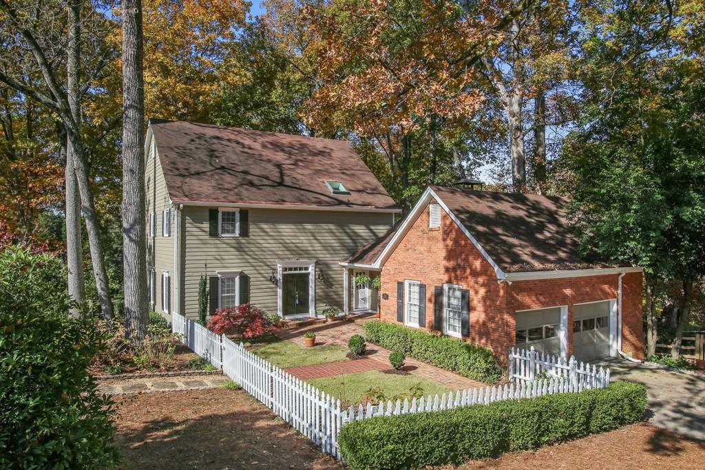 520 Cambridge Way - Photo 1