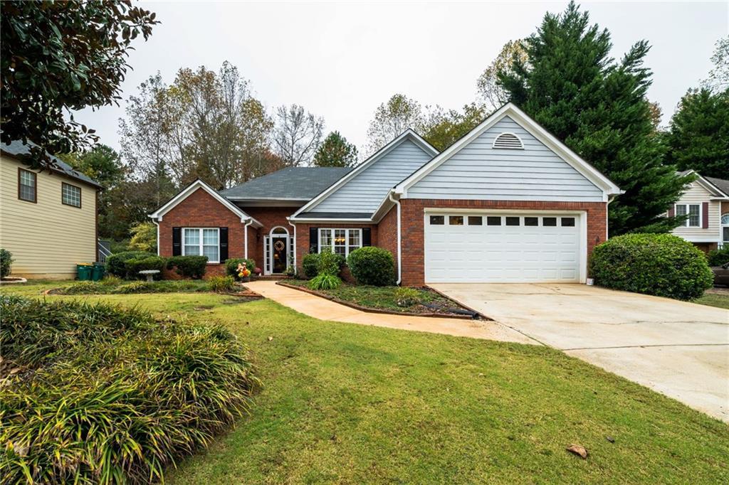 211 Eagle Glen Court - Photo 1