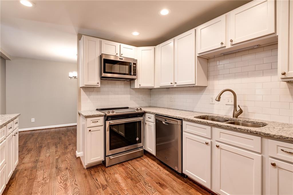 1721 Woodcliff Court - Photo 1