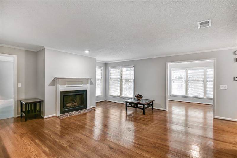 402 Bainbridge Drive - Photo 1
