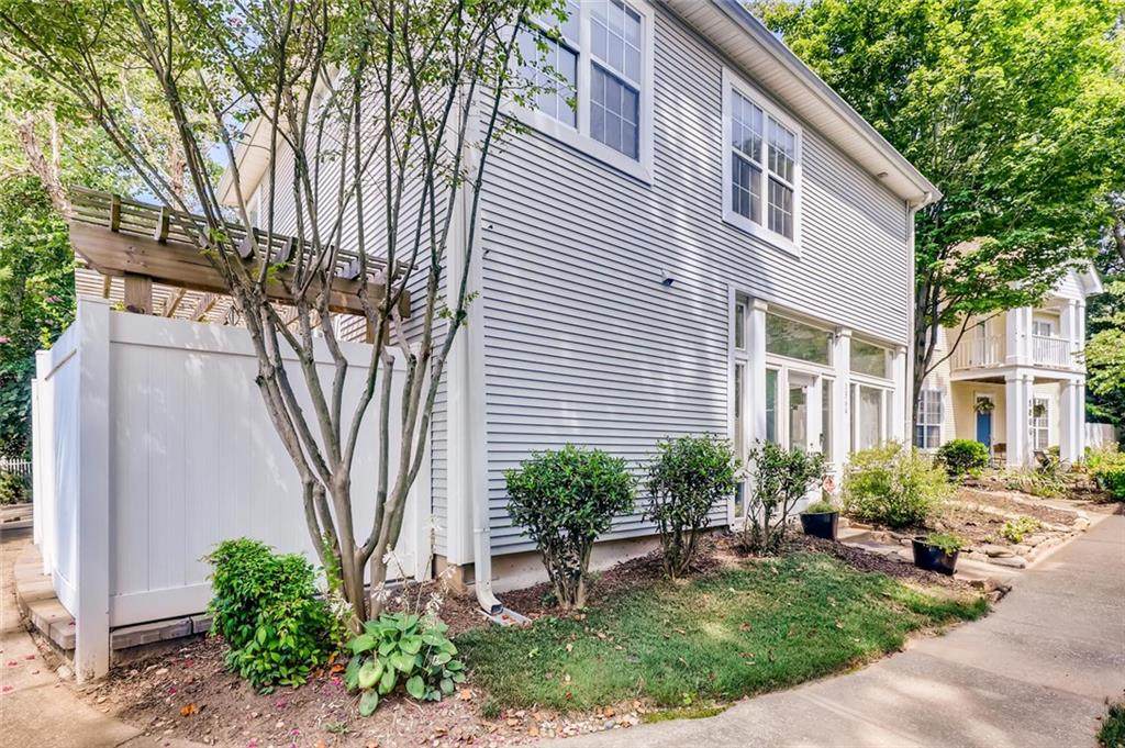 1364 Dekalb Avenue - Photo 1