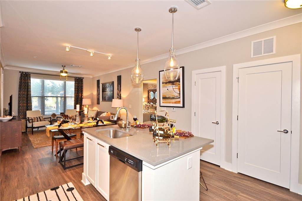 2875 Crescent Parkway - Photo 1