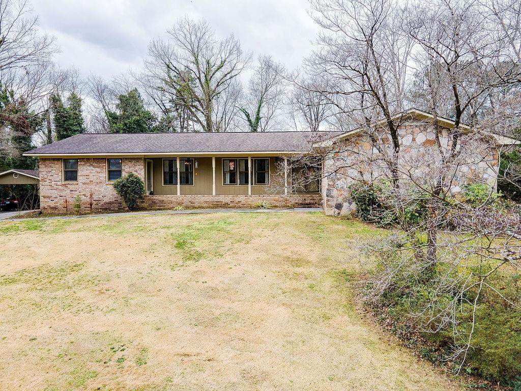 540 Camelot Circle - Photo 1