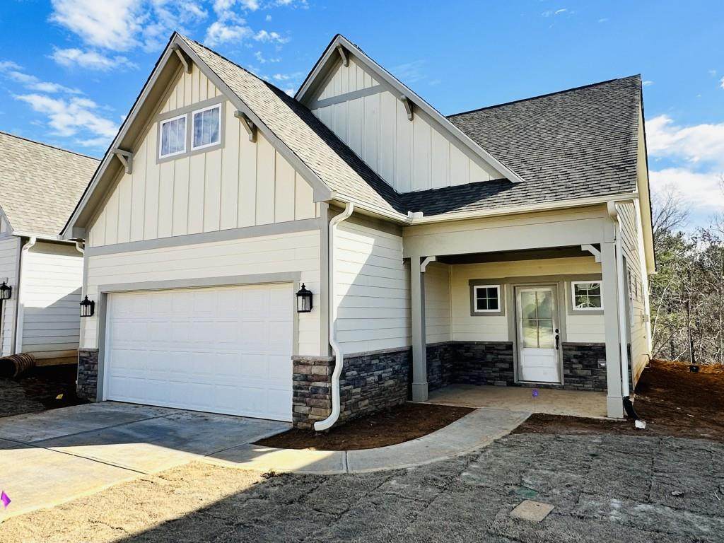 113 Grand Circle - Photo 1
