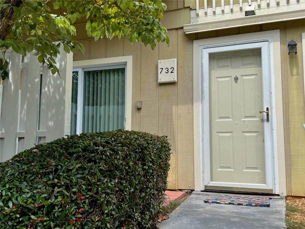 732 Somerset Court - Photo 1