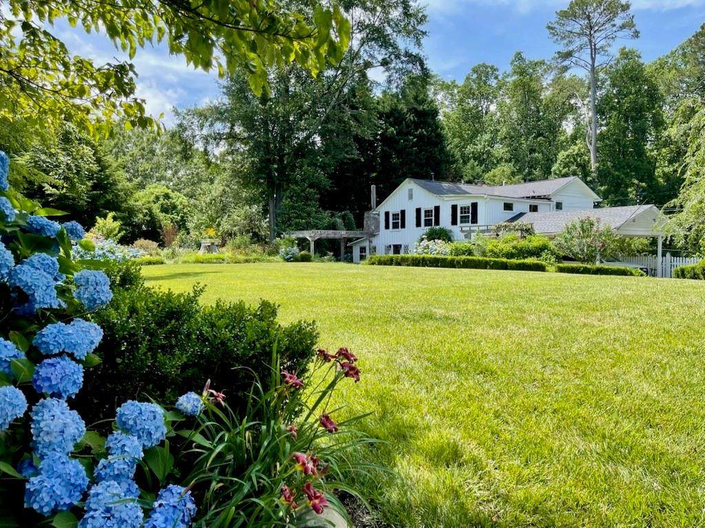 45 Michelle Circle - Photo 1