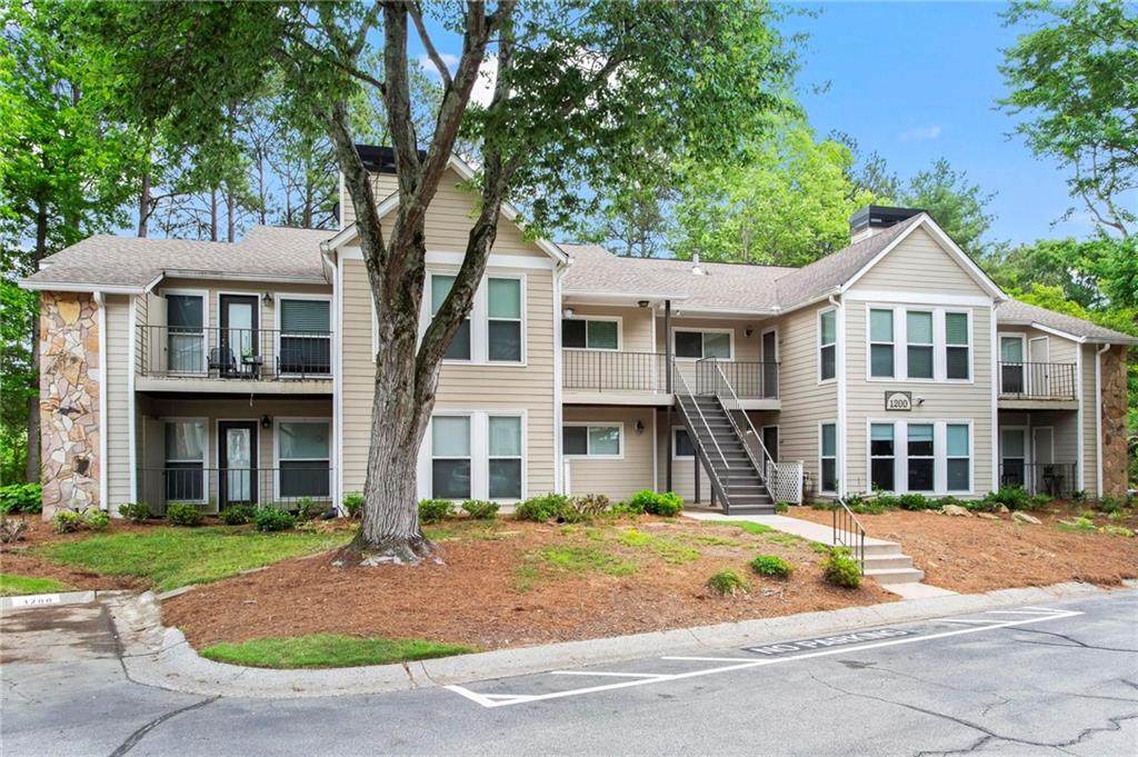 1214 Lake Pointe Circle - Photo 1